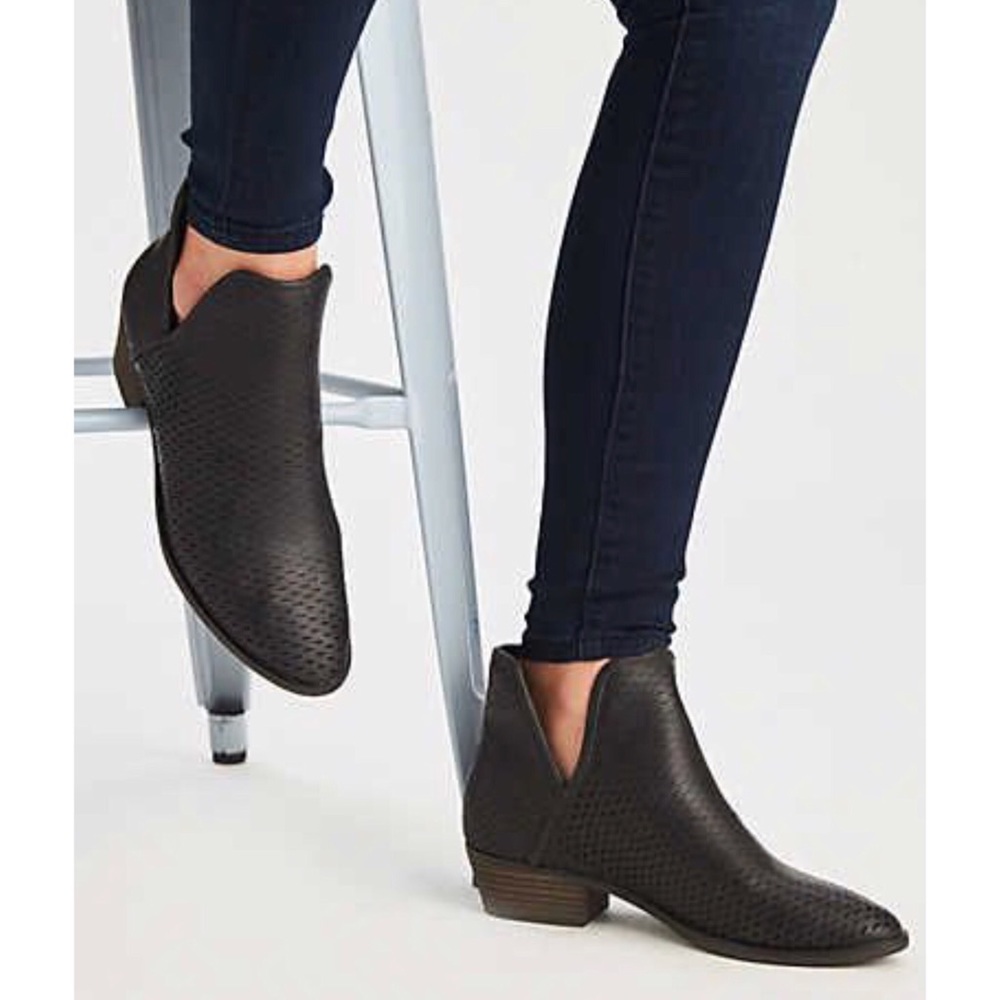 Perforated American Eagle Outfitters Black Bootie